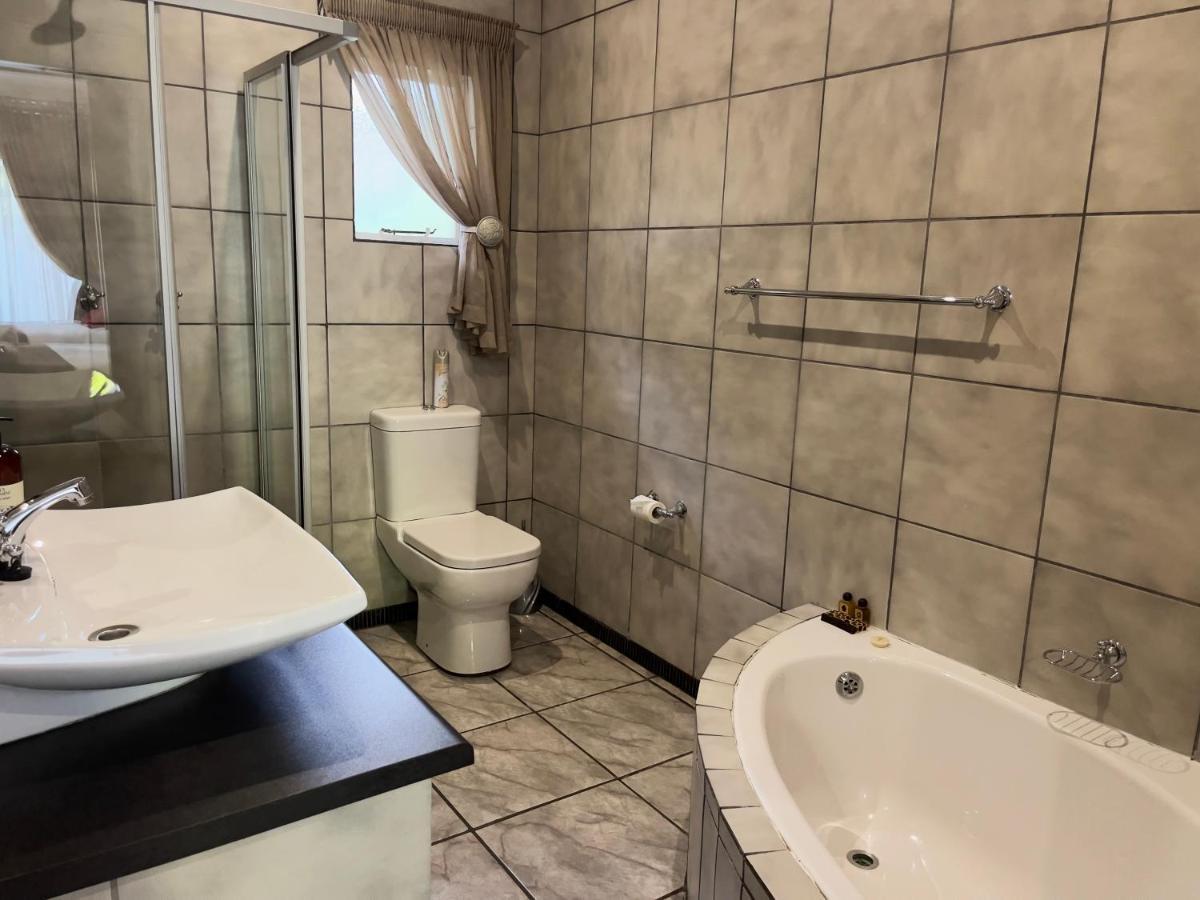 Border Close Guesthouse Upington Exteriör bild