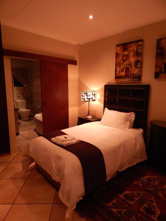 Border Close Guesthouse Upington Exteriör bild
